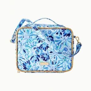 New comes in original bag  Lilly Pulitzer lunch bag w/ -cross body strap
